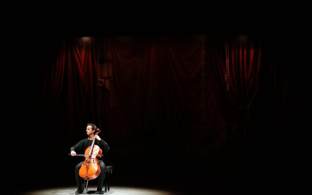 Jean-Guihen Queyras triunfa con las Suites de Bach en Sevilla, Albacete y Madrid